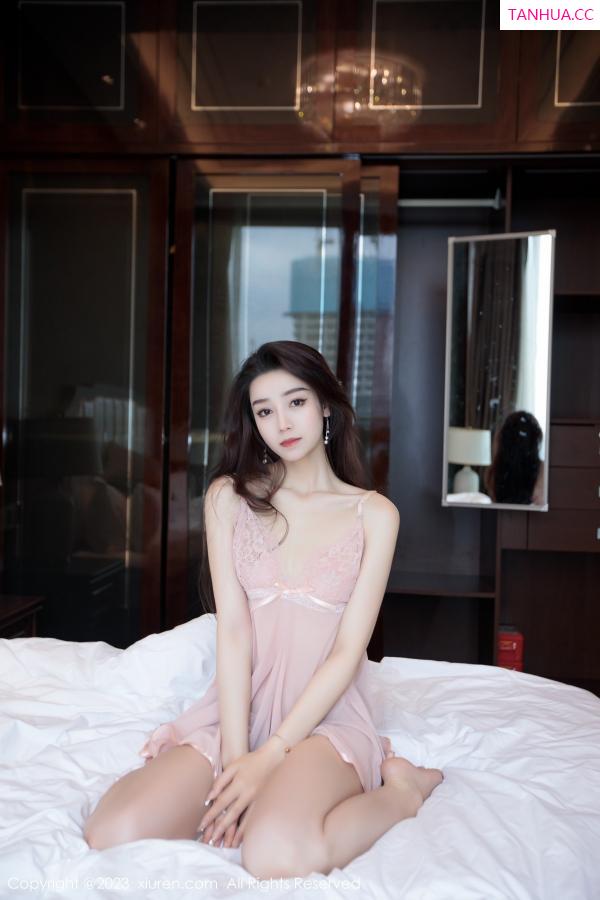   [XiuRen]高清写真图 2023.07.03 No.7011 苏曼兮 吊带裙美腿第50张图片
